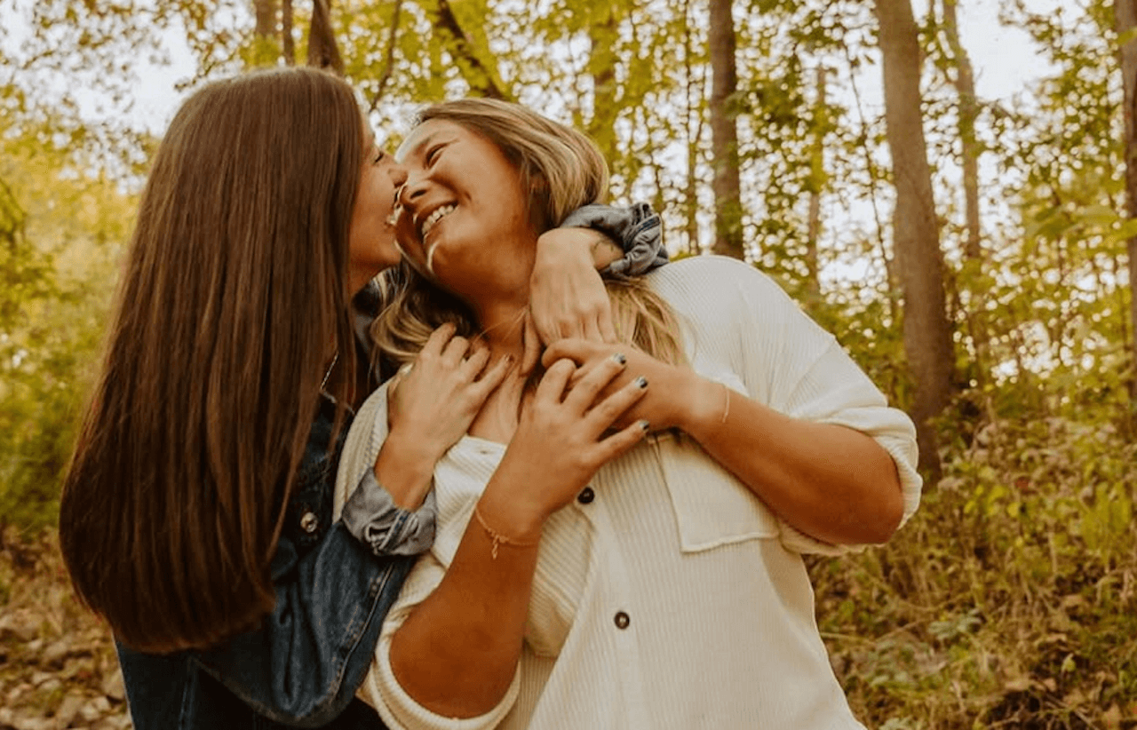 Tara Moore, la tennista ha chiesto all'amata Khloe Cortrecht di sposarla. Le foto social - Tara Moore e Khloe Cortrecht - Gay.it