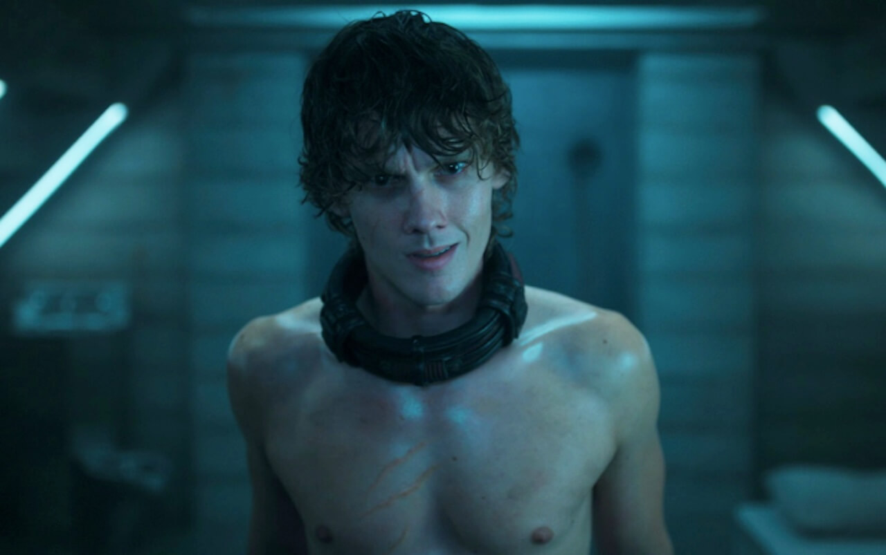 Mercoledì 2, Hunter Doohan è ancora più sexy e pericoloso: "Il mio Tyler è selvaggio, un animale in gabbia" - hunter doohan wednesday season 2 part 1 netflix 1 - Gay.it