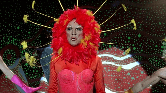 Priscilla 2, prima di morire Terence Stamp ha pre-girato tutte le sue scene nei panni dell'iconica Bernadette - terence stamp bernadette priscilla - Gay.it
