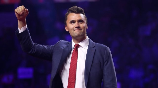 Tennessee, approvato il "Charlie Kirk Act". Stop agli studenti che protestano contro gli oratori anti-LGBTQ+ - Charlie Kirk - Gay.it