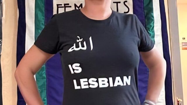 Marocco, in carcere per la maglietta “Allah è lesbica”: l’attivista Ibtissame Lachgar rischia l’amputazione del braccio - Ibtissame 22Betty22 Lachgar - Gay.it