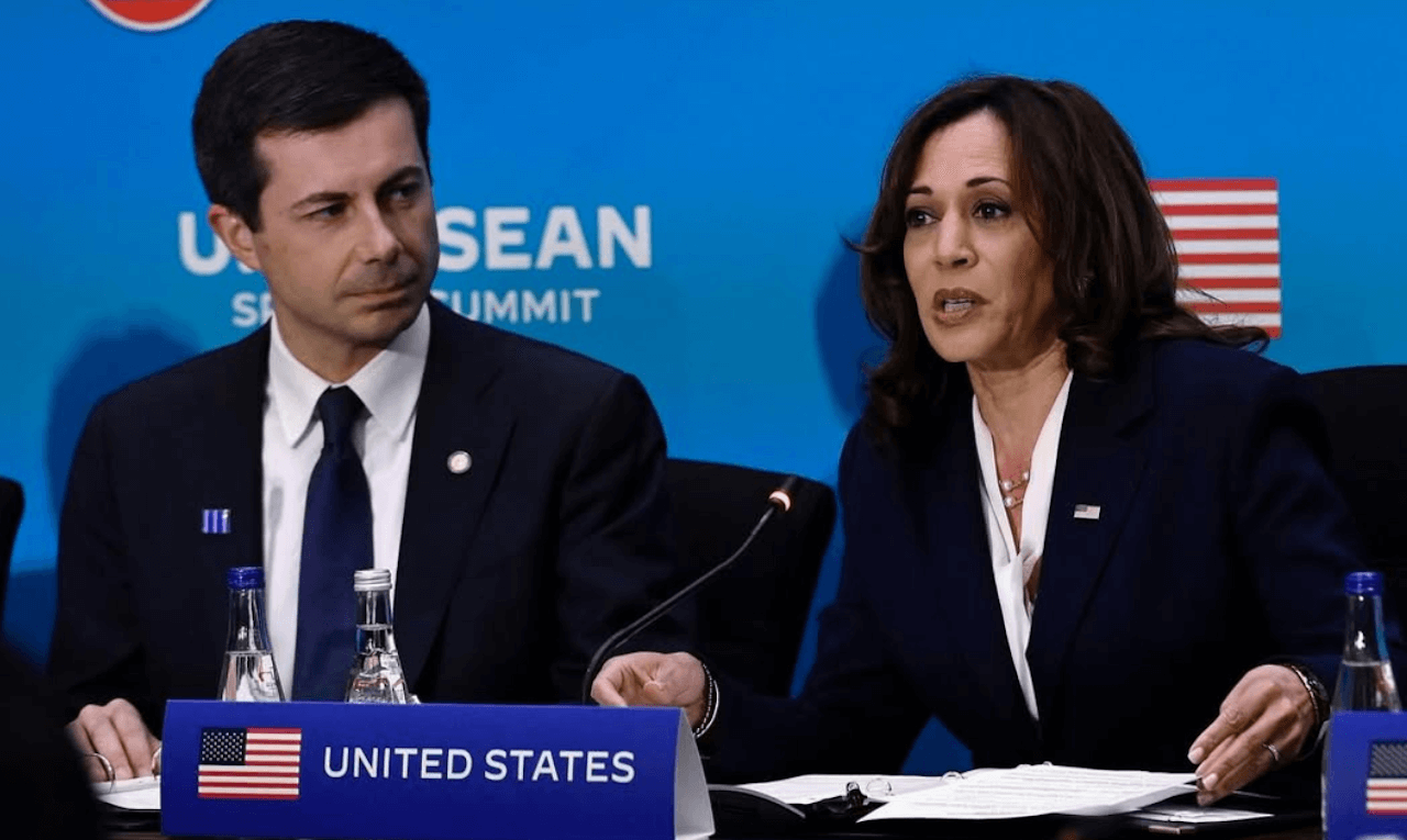 Kamala Harris e il perché non scelse Pete Buttigieg come suo vice: “Se io fossi stata un uomo bianco etero…”