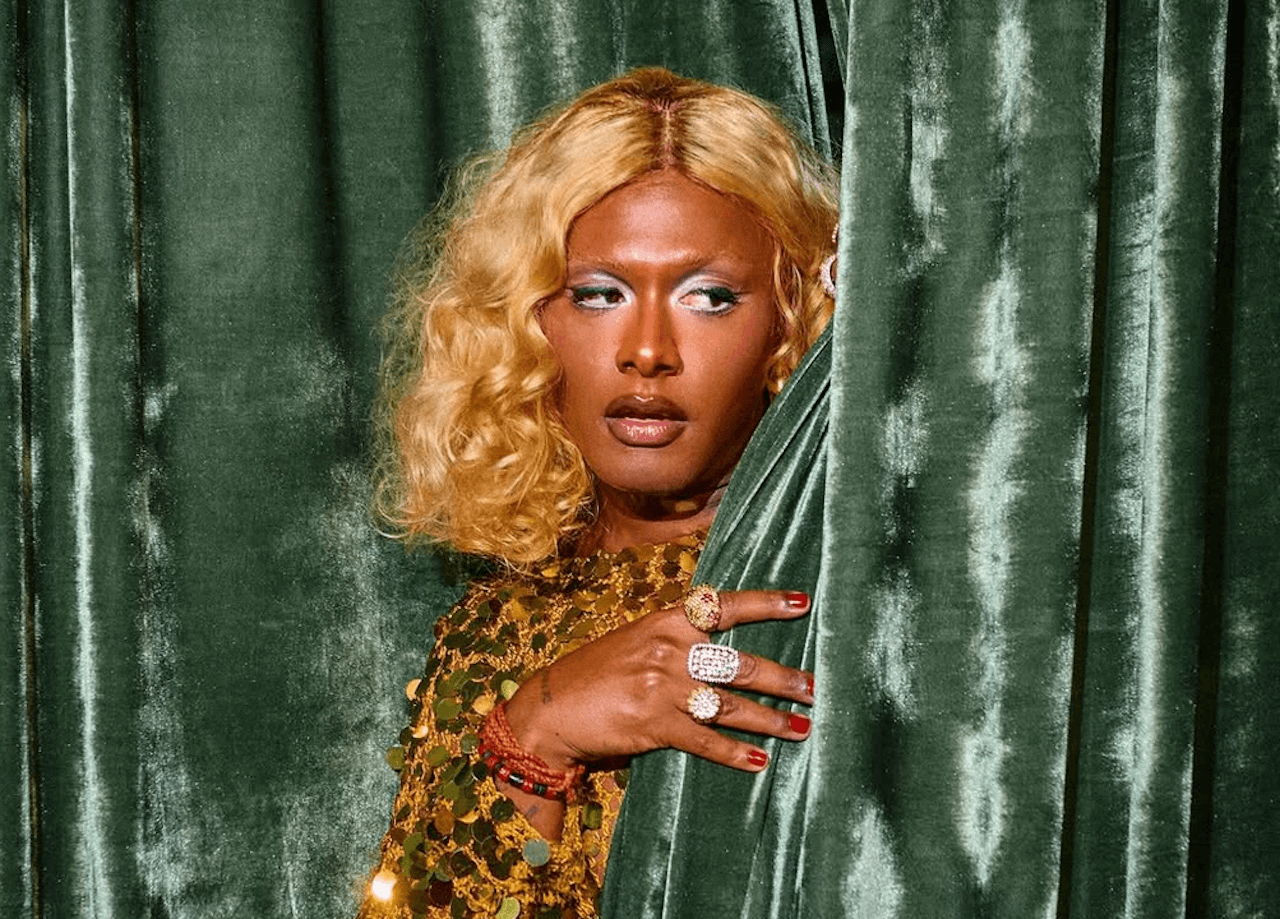 Liniker vince 3 Latin Grammy 2025 e diventa la donna trans con più premi nella storia dei Grammy (VIDEO) - Liniker - Gay.it