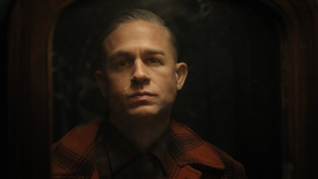 Monster: La storia di Ed Gein, le furenti reazioni della critica USA alla serie Netflix - Monster The Ed Gein Story n S1 E2 00 28 45 12R - Gay.it