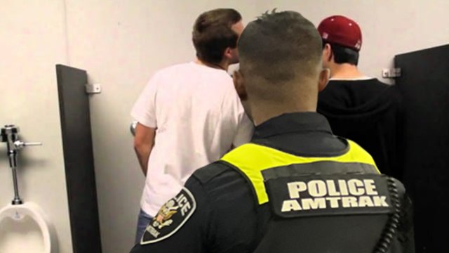 New York Arresti gay nei bagni