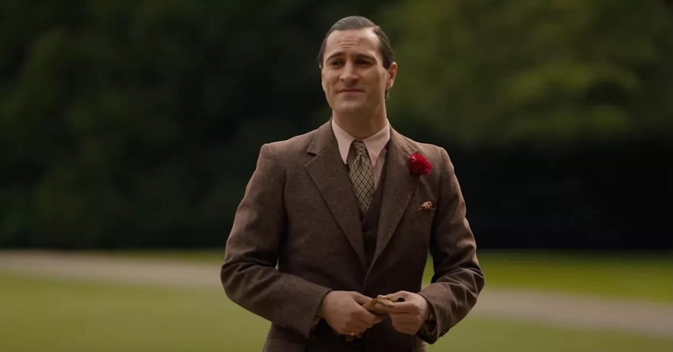 Downton Abbey 3, il Gran Finale celebra il leggendario artista gay Noël Coward - Noel Coward in Downton Abbey - Gay.it