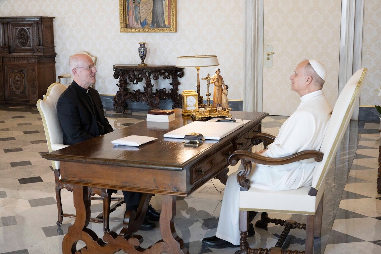 Padre Martin dopo aver incontrato Papa Leone XIV: "Stessa apertura di Francesco per i cattolici LGBTQIA+" - Padre Martin dopo aver incontrato Papa Leone XIV 1 - Gay.it