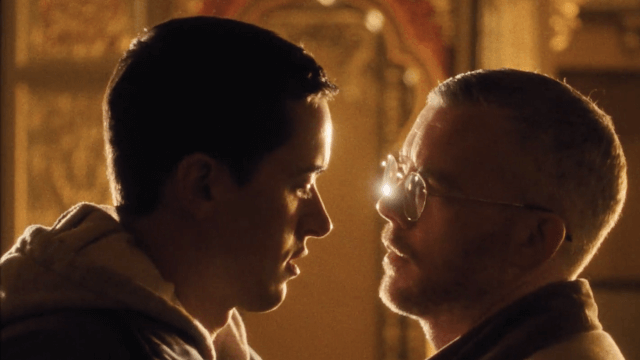 Plainclothes, Tom Blyth e Russel Tovey tra alchimia e desiderio queer nel film di Carmen Emmi - Plainclothes - Gay.it