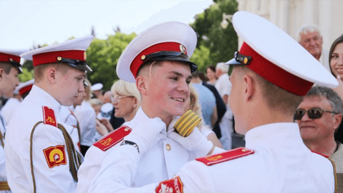 Russia, il racconto anonimo di un addestratore gay nelle scuole militari di Putin