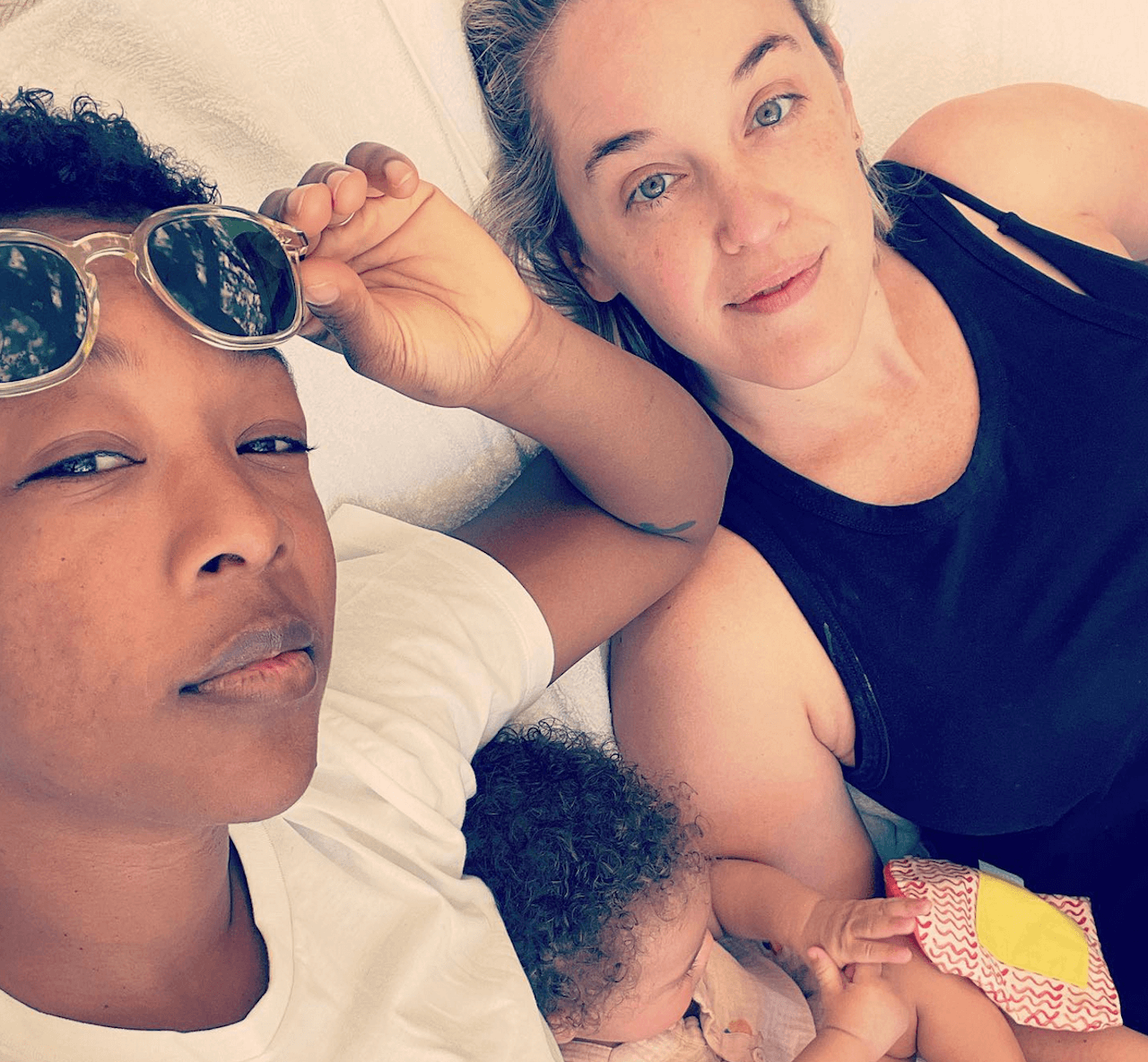 Samira Wiley e l'importanza della rappresentazione queer in tv: "OITNB mi ha fatto capire che va bene essere me stessa" - Samira Wiley e sua moglie - Gay.it
