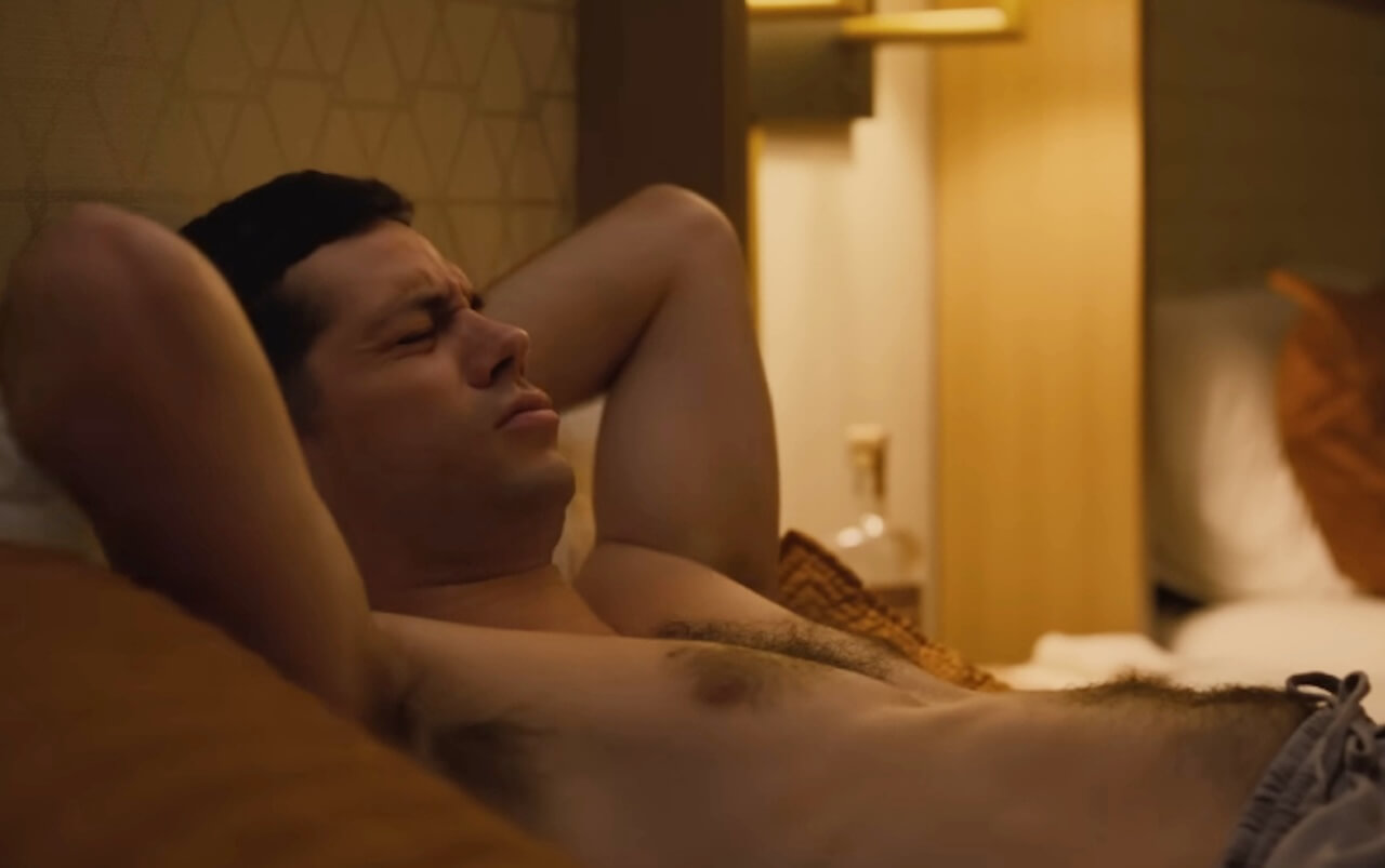 Twinless, Dylan O'Brien e la scena hot in cui James Sweeney gli succhia l'alluce - Twinless film 1 - Gay.it