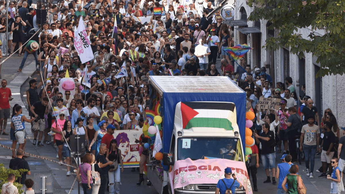 Brescia Pride 2025, la risposta ai fascisti: in 15mila al corteo