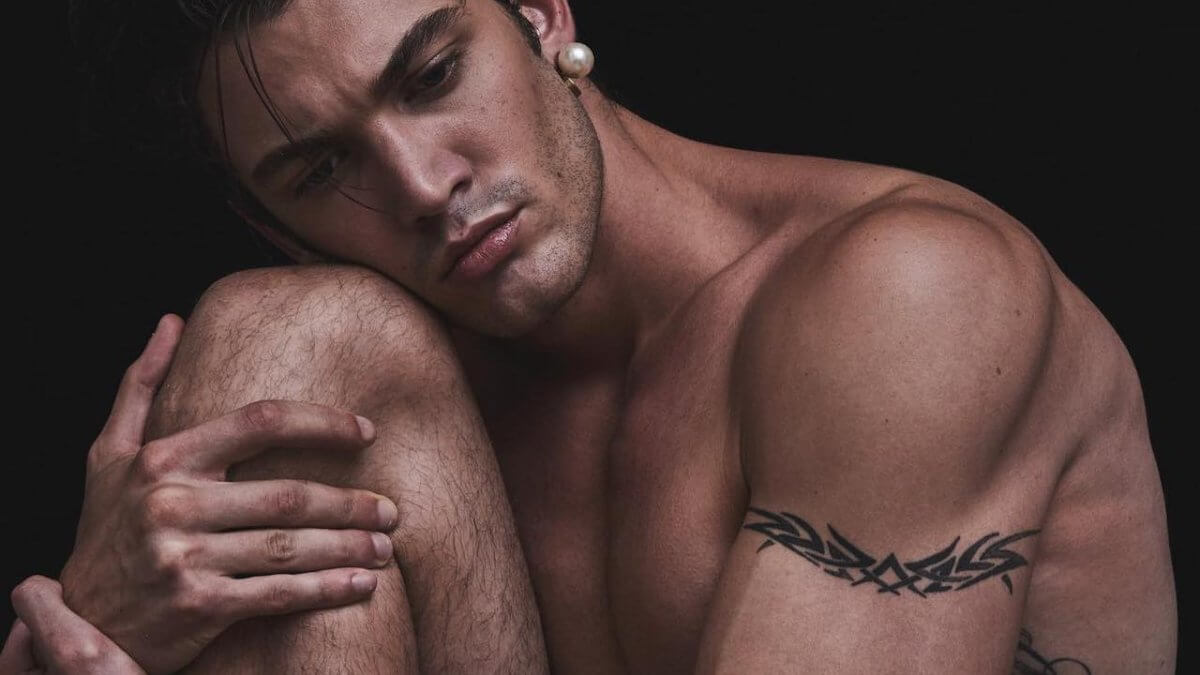 Grande Fratello 2025, chi è Jonas Matteo Pepe: il terzo concorrente dall’estetica queer da tenere d’occhio – FOTO e VIDEO