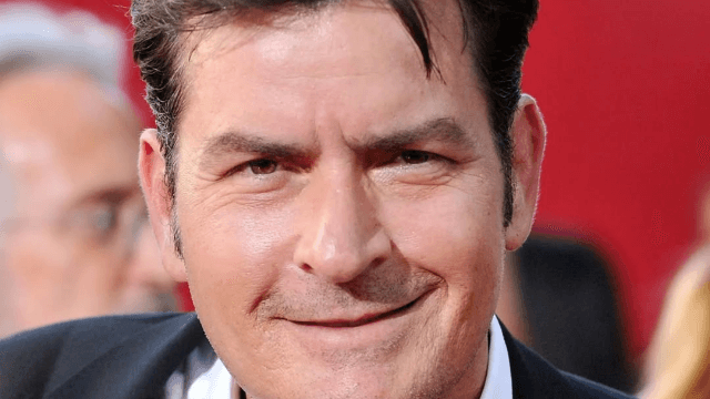 Charlie Sheen si racconta senza censure