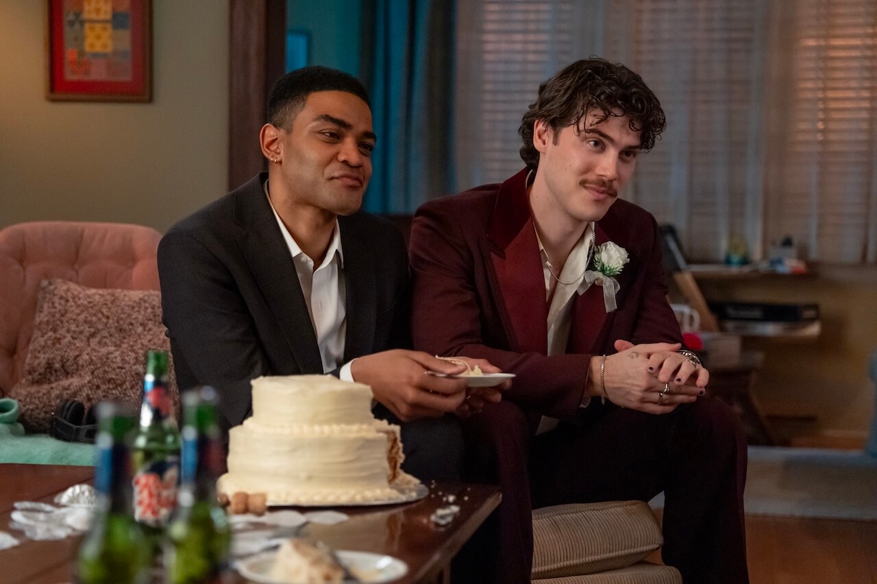 Adults 2 si farà, ufficiale il rinnovo della serie FX in Italia arrivata su Disney+ - ADULTS 108 4 02366r - Gay.it