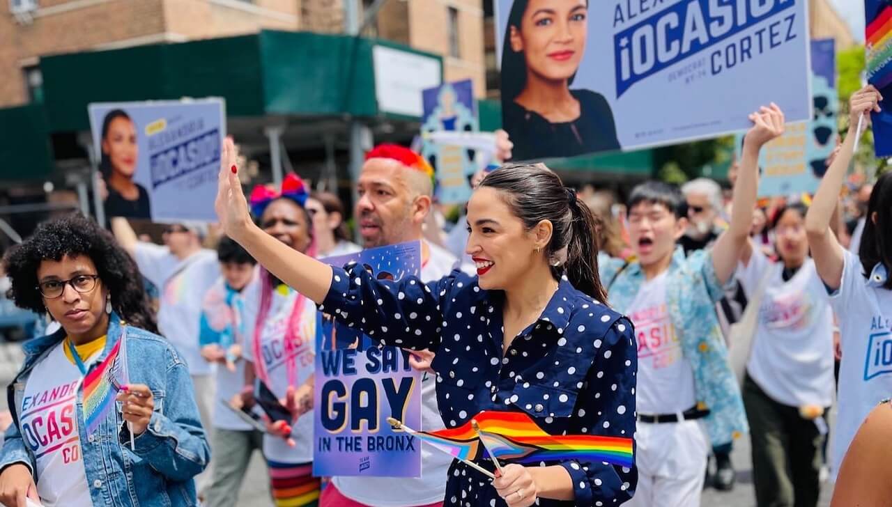 Alexandria Ocasio-Cortez e il potente messaggio a sostegno della comunità trans (VIDEO)
