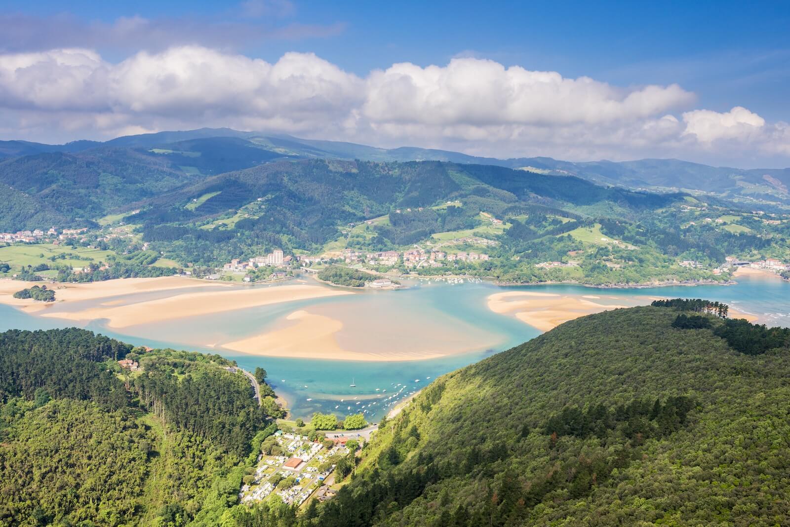 Spagna che sorprende: i Paesi Baschi tra contrasti, colori e atmosfere da vivere - Basque Coast Urdaibai reserve from San Pedro de Atxarre chapel Bizkaia 292613603 20210120162045 14199 - Gay.it
