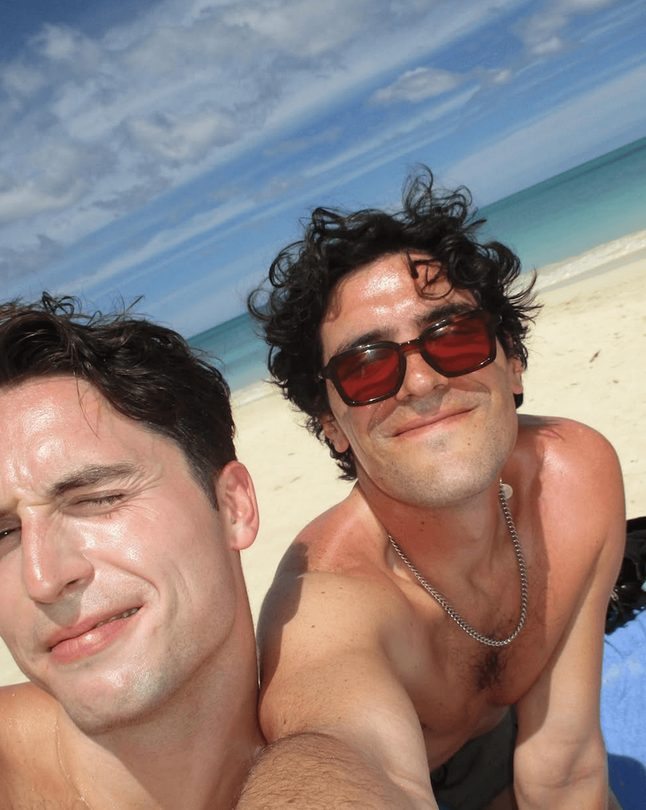 Benito Skinner di Overcompensating è tornato single, dopo 9 anni addio a Terrence O'Connor - Benito Skinner di Overcompensating e tornato single addio a Terrence OConnor - Gay.it
