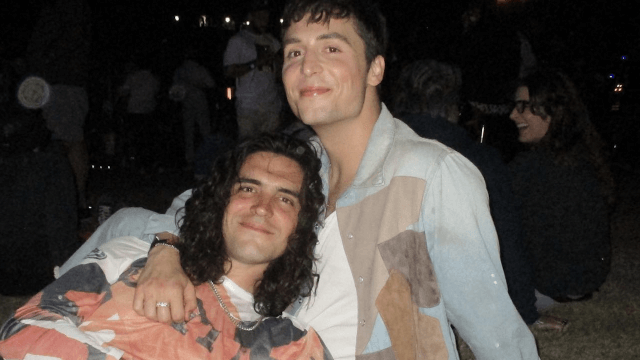 Benito Skinner di Overcompensating è tornato single, dopo 9 anni addio a Terrence O'Connor - Benito Skinner di Overcompensating e tornato single addio a Terrence OConnor dopo 9 anni - Gay.it