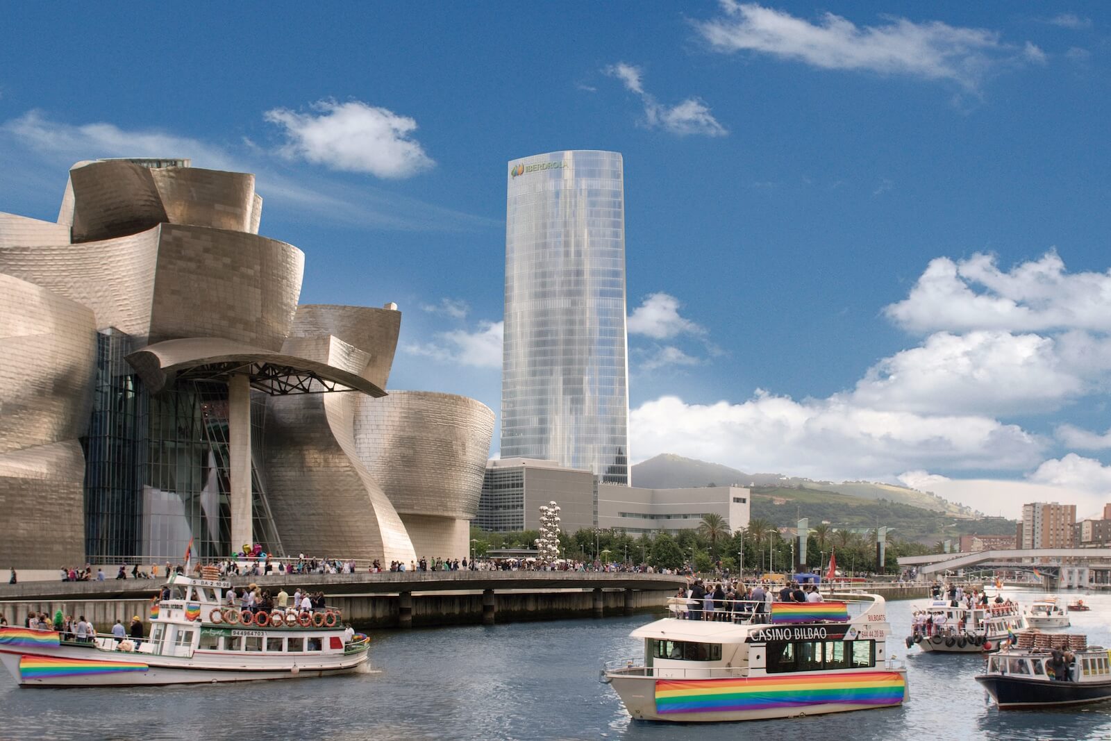 Spagna che sorprende: i Paesi Baschi tra contrasti, colori e atmosfere da vivere - Bilbao Gay pride Guggenheim museum©Bilbao Turismo - Gay.it