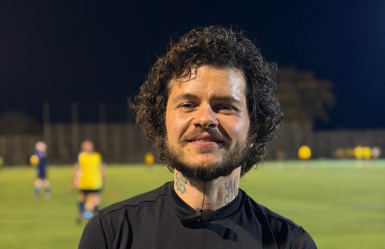 Libera Rugby è arrivata a Milano. 12 anni di storia per placcare insieme i pregiudizi e l'omolesbobitransfobia - Giuseppe 29enne che si allena con Libera Rugby nella Capitale - Gay.it