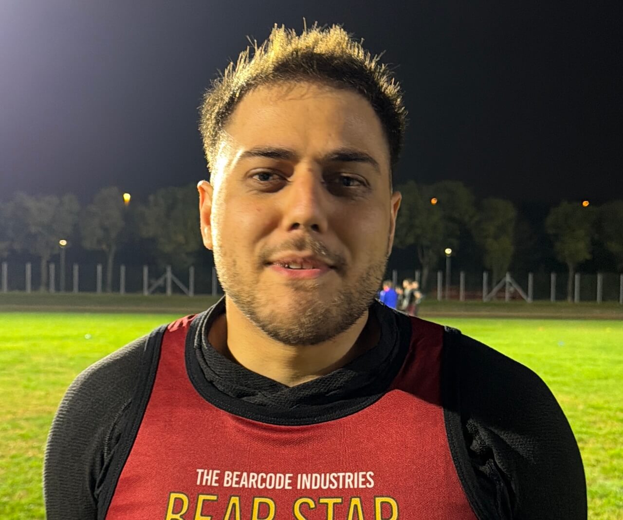Libera Rugby è arrivata a Milano. 12 anni di storia per placcare insieme i pregiudizi e l'omolesbobitransfobia - Manuel 27enne che si allena con Libera Rugby a Milano - Gay.it