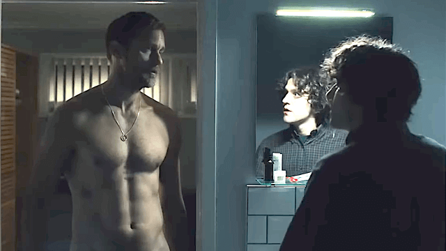 Pillion, Alexander Skarsgård e le esperienze con "uomini e donne" per plasmare il suo motociclista dominante (VIDEO) - PILLION - Gay.it