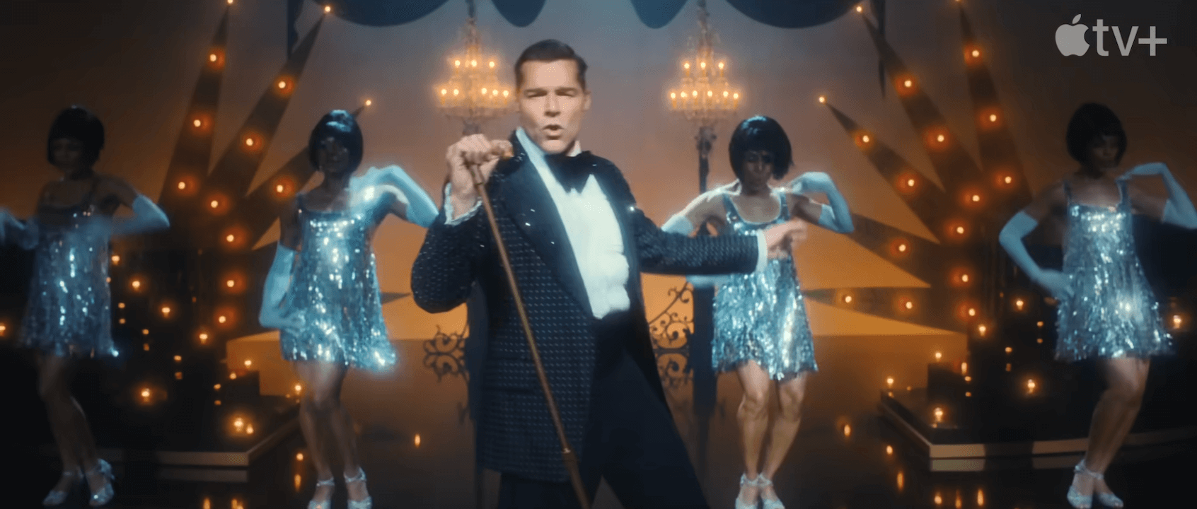 Palm Royale 2, torna Ricky Martin. La conferma dal primo trailer - Palm Royale 2 - Gay.it