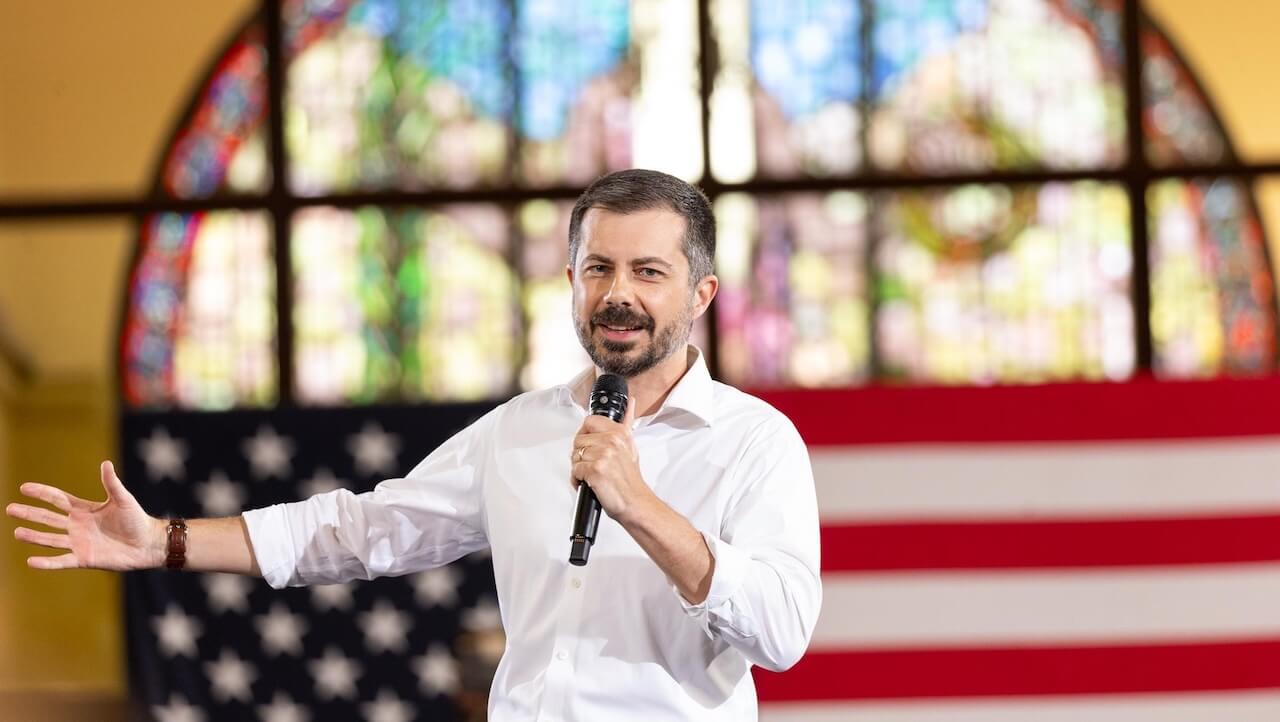 Pete Buttigieg sempre in testa tra i Democratici nei sondaggi alla presidenza USA - Pete Buttigieg presidente - Gay.it