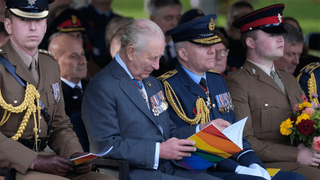 Re Carlo veterani LGBT retorica guerra omonazionalismo