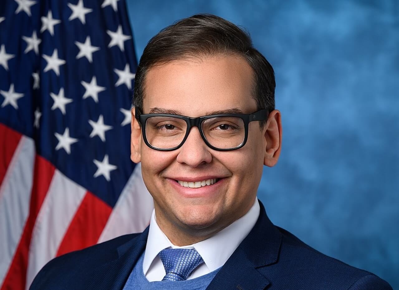 George Santos, il repubblicano gay condannato a 7 anni di carcere liberato da Donald Trump