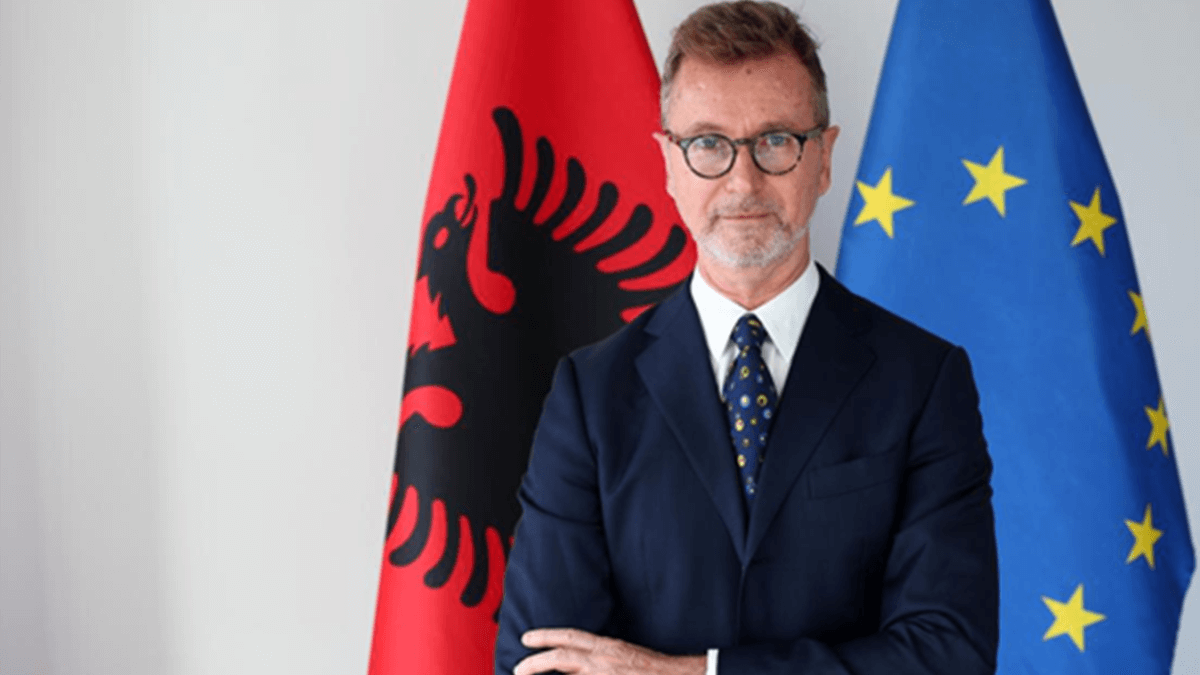 L’ambasciatore UE in Albania Silvio Gonzato ha un marito, ma tace sulle modifiche anti-trans della legge sulla parità di genere