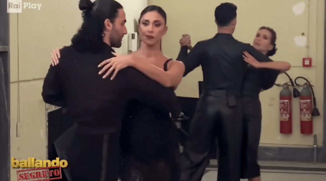 Ballando con le Stelle, il video di Barbara d'Urso e Belen Rodriguez nel backstage