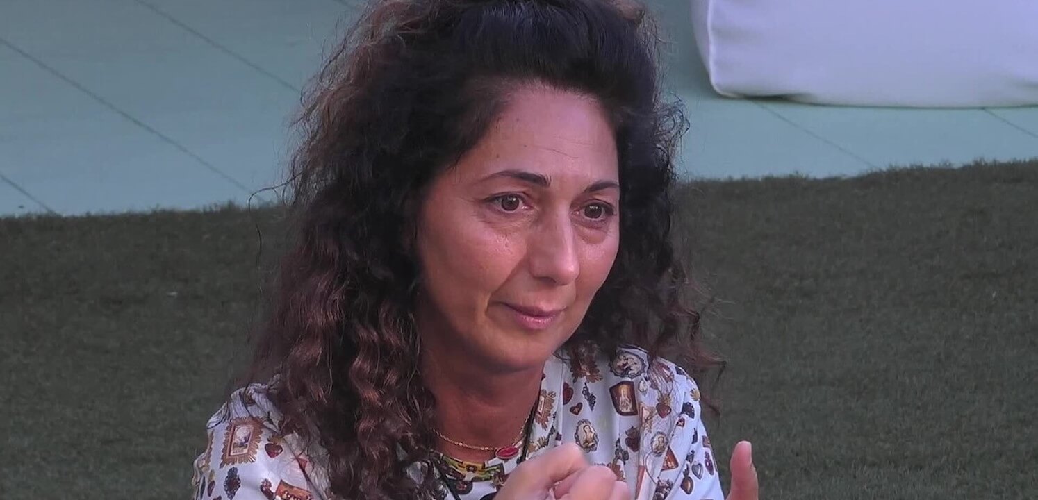 Donatella “icona gay” del Grande Fratello: la concorrente conquista il pubblico LGBTQIA+ parlando di amori queer – VIDEO