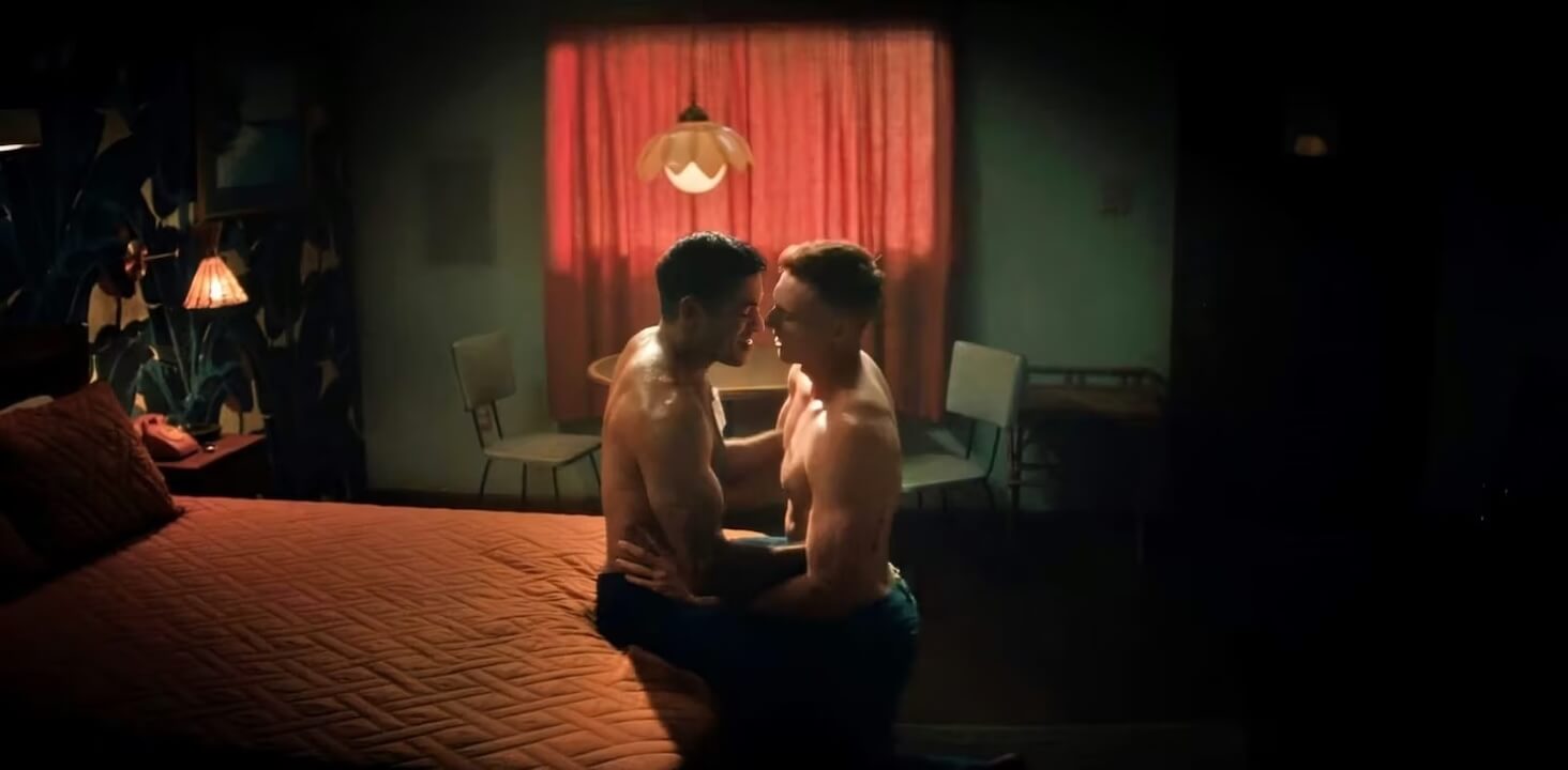 Boots, Sachin Bhatt e la vietata storia d'amore con Max Parker (SPOILER) - sachin bhatt as major wilkinson and max parker as sgt sullivan on boots - Gay.it