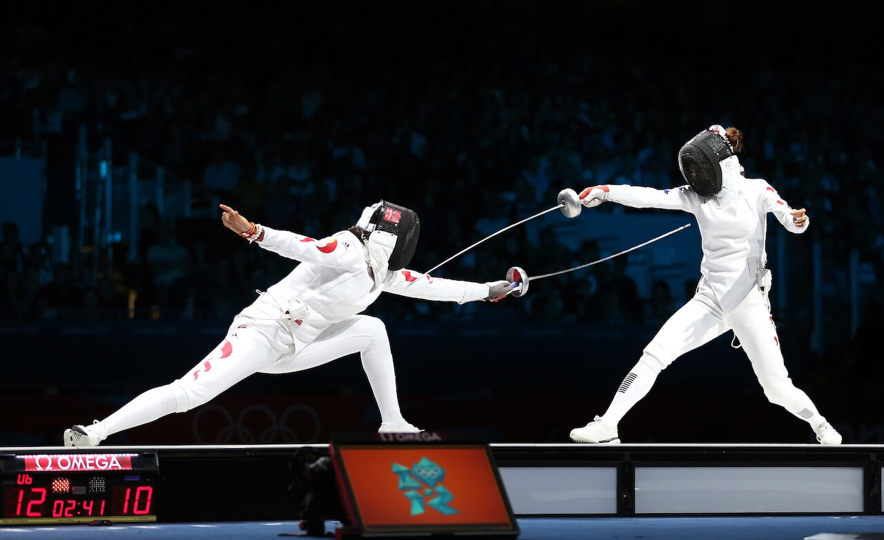 Dinah Yukich, la schermitrice trans fa causa a USA Fencing e al Comitato Olimpico per il divieto imposto