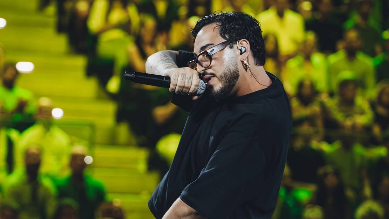 Chi è Viscardi di X Factor 2025: il cantante bisessuale della squadra di Paola Iezzi