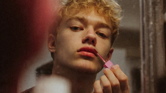 Cloud Fair: nuvole di zucchero e Luna Park di colori per il make-up di Astra - Astra Make Up Rossetto - Gay.it
