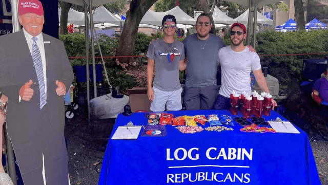 Texas, i repubblicani gay difendono la rimozione delle strisce pedonali arcobaleno: "Sono divisive" - Log Cabin Republicans - Gay.it