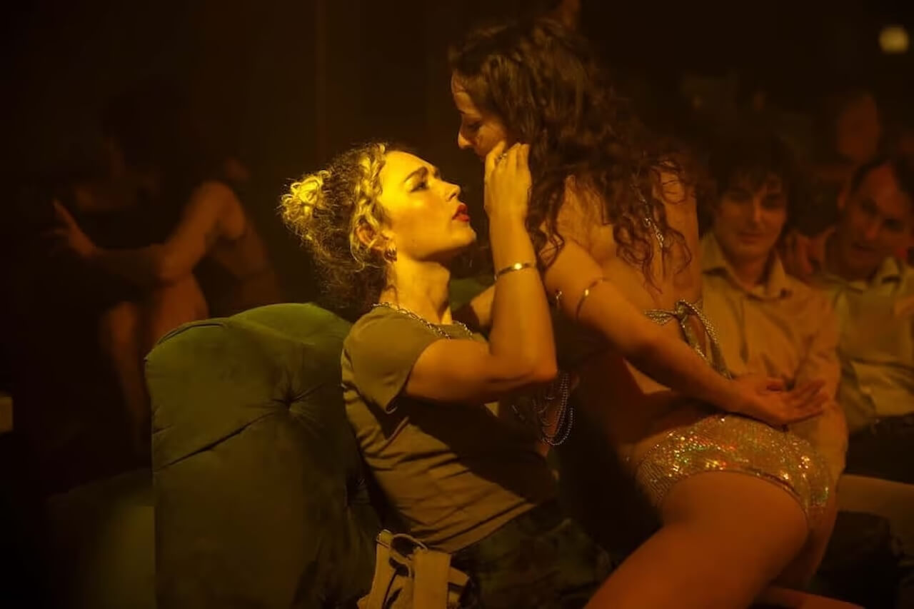 Maya & Samar, la regista Anita Doron del film lesbo “scioccata” dal divieto USA ai minori di 17 anni