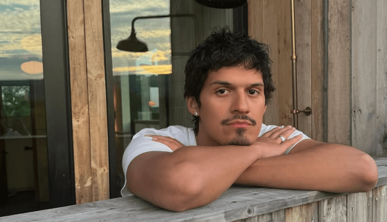 Omar Apollo e l’ex fidanzato: “L’ho implorato” di tornare “per due anni”
