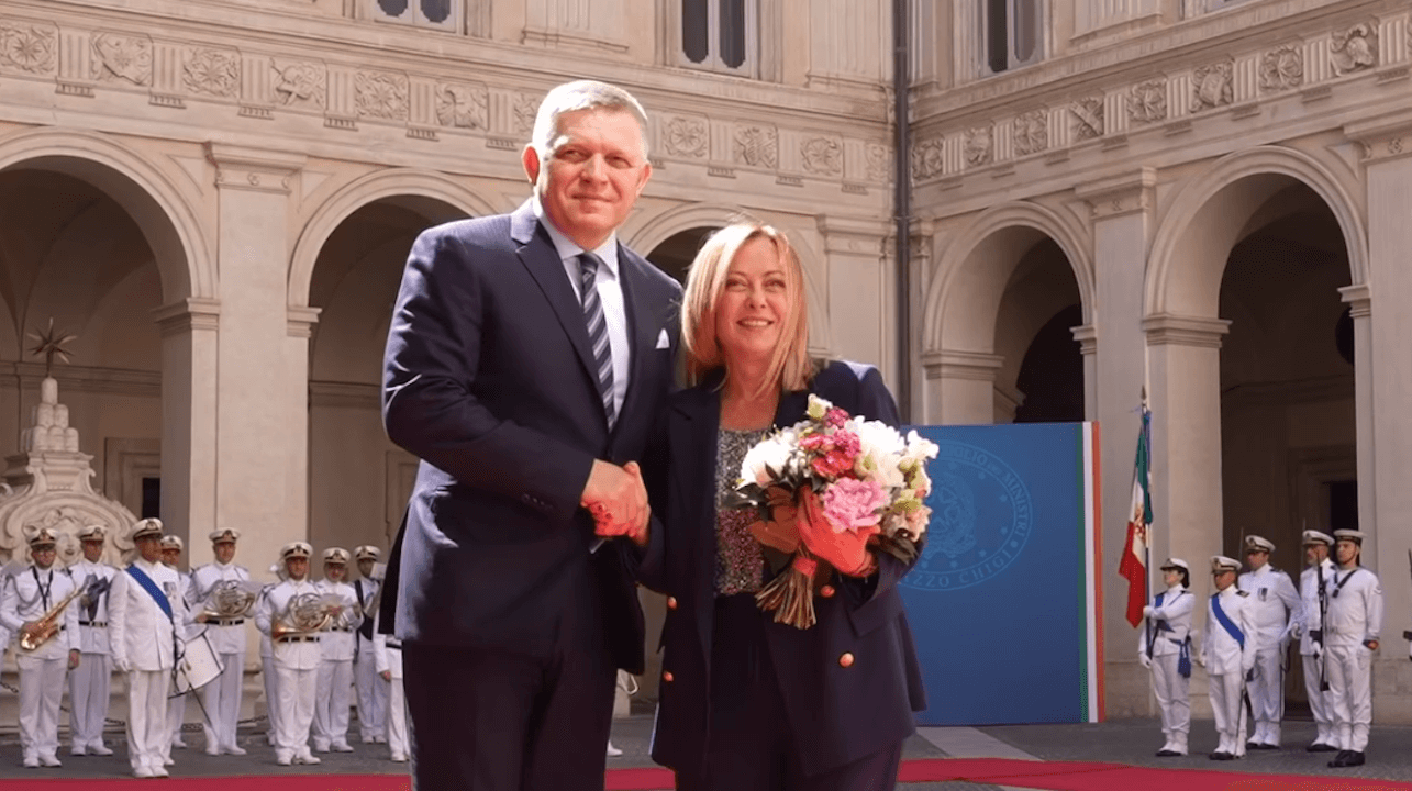 Europa, è allarme criminalizzazione LGBTQIA+. Il nuovo report di Ilga-Europe condanna anche l'Italia di Giorgia Meloni - Robert Fico e Giorgia Meloni - Gay.it