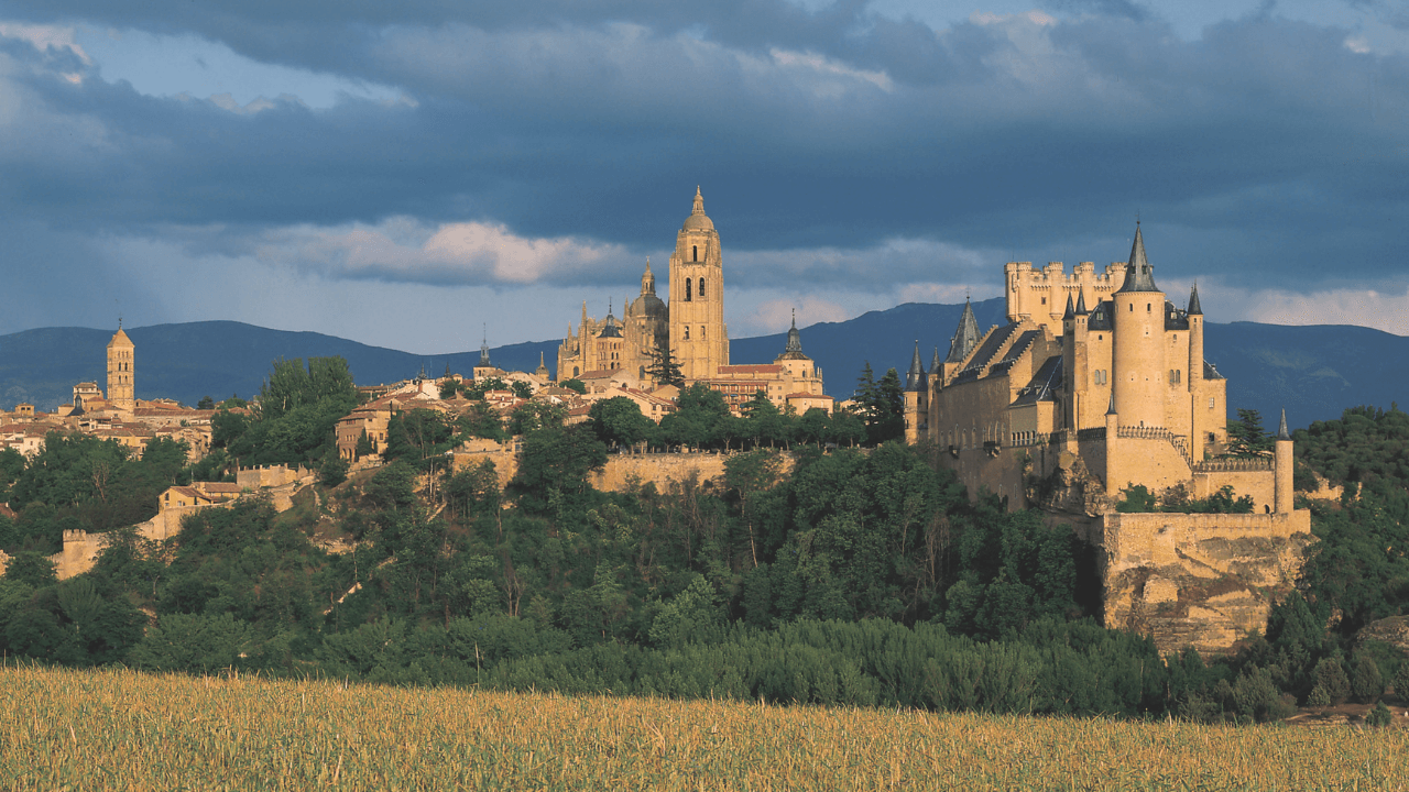 Segovia, vista parziale, con l’Alcazar e la cattedrale