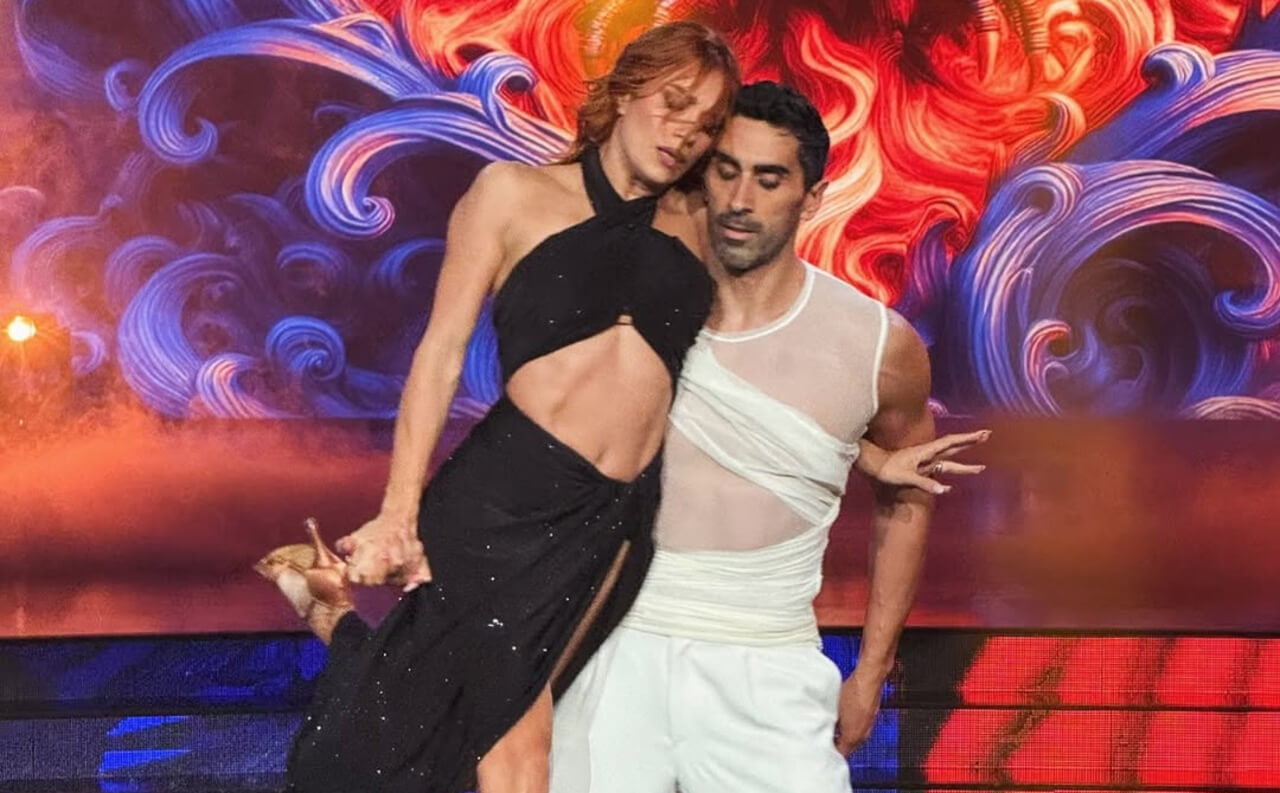 Volano coltelli a Ballando con le Stelle 2025: tensione altissima tra i concorrenti e una insinuazione pesantissima, Fialdini vuota il sacco - alessandra tripoli e filippo magnini a ballando con le stelle - Gay.it