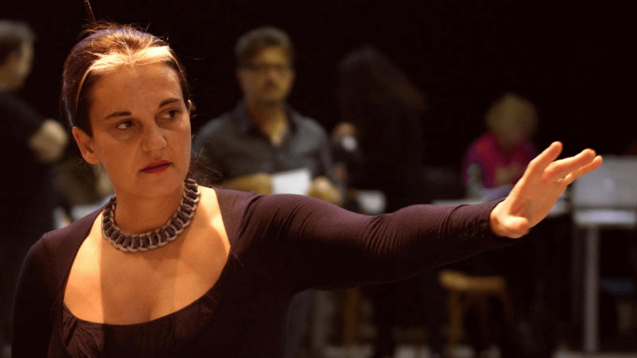 Emma Dante: “Tutti dovrebbero poter adottare: famiglie arcobaleno, single e coppie omosessuali”