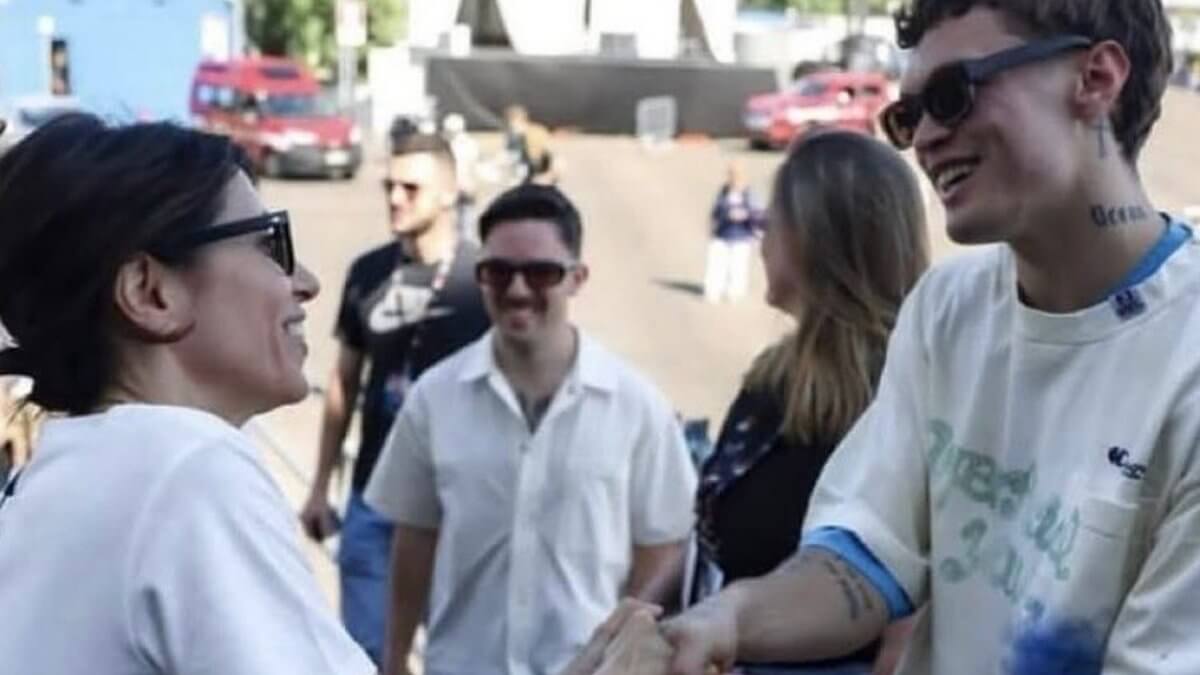 Giorgia duetta con Blanco e si esprime sul caso delle femministe: “Insultare le persone? Non è nella mia educazione”