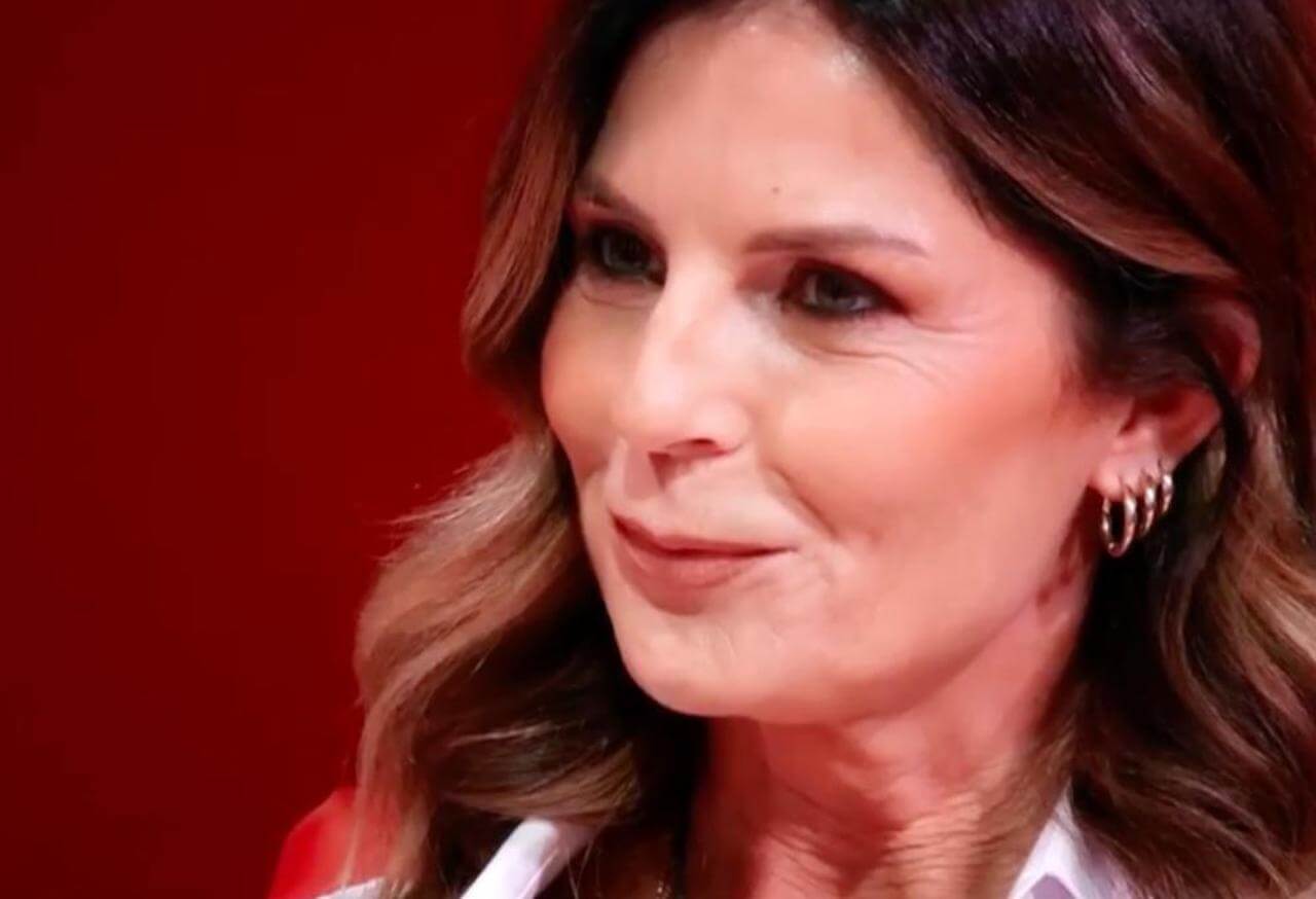 “Cosa succedeva sotto le coperte”, Marina La Rosa svela un dettaglio super hot del Grande Fratello e racconta la sua esperienza con una donna: “Mi è piaciuta, ma…” – VIDEO