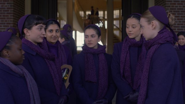 The Testaments, si torna a Gilead nella serie sequel di The Handmaid’s Tale. Le prime immagini ufficiali - 180165 1.145.1 - Gay.it
