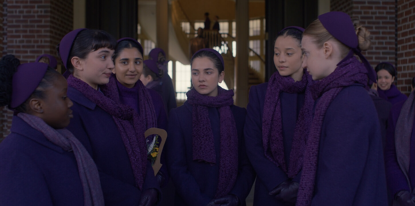 The Testaments, si torna a Gilead nella serie sequel di The Handmaid’s Tale. Le prime immagini ufficiali