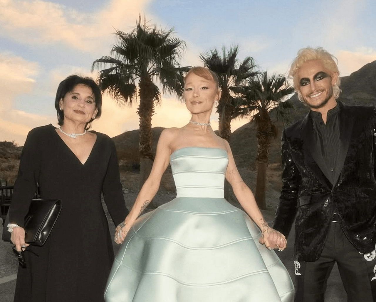 Ariana Grande e l'adorabile coming out di suo fratello Frankie con i nonni - Ariana Grande con suo fratello e sua mamma - Gay.it